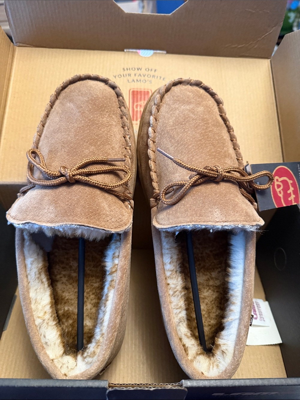BNIB LAMO Men’s Suede Moccasin Slipper. Super comfortable! Original box included
